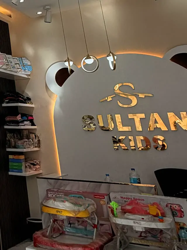 The gold Sultan Kids sign on the bear-shaped wall behind the counter